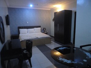 Bureau, Wi-Fi gratuit, draps fournis