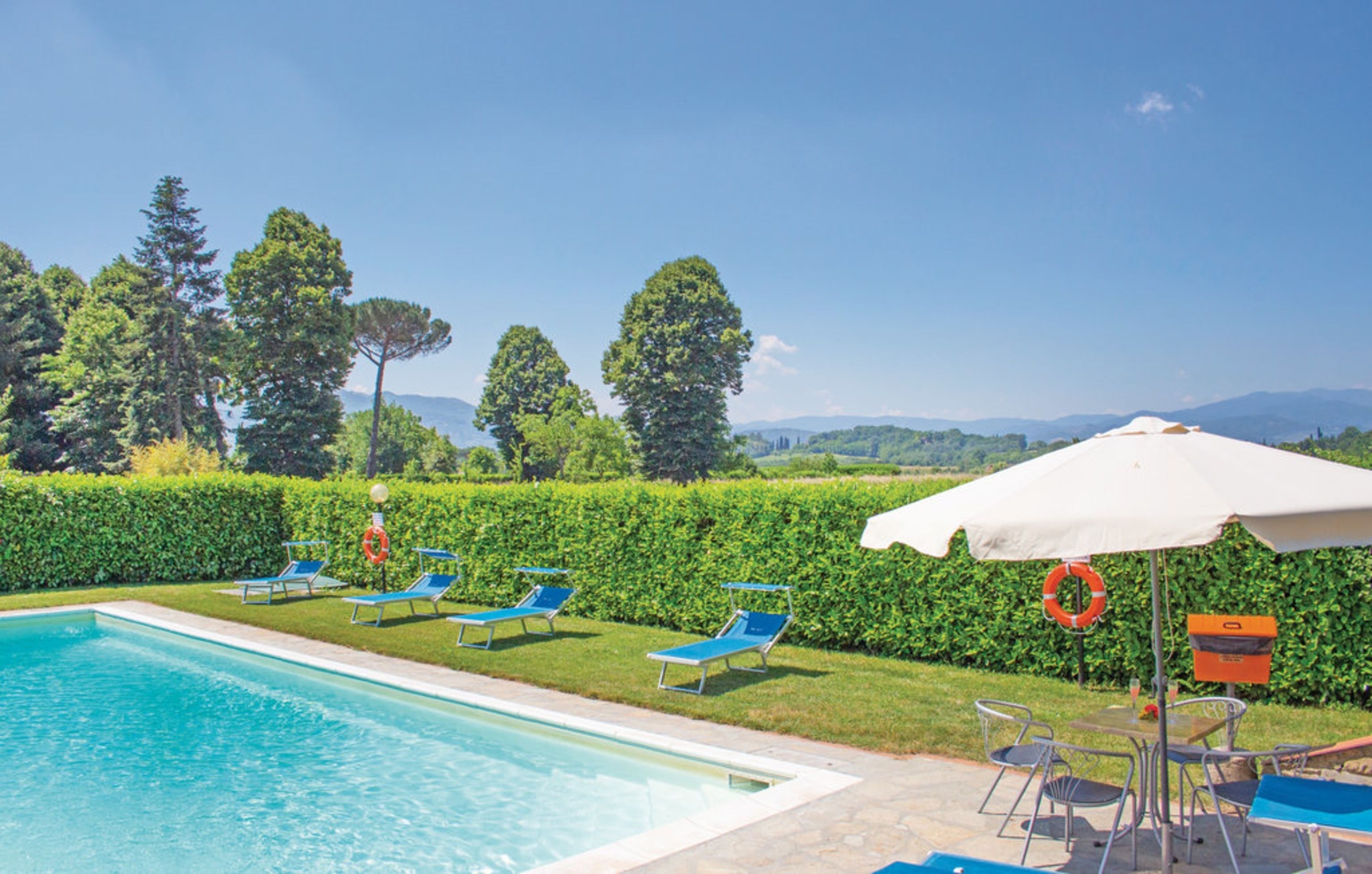 Piscine extérieure (ouverte en saison)