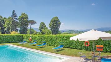 Piscine extérieure (ouverte en saison)