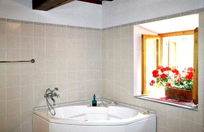 Comfort Villa | Bathroom | Jetted tub, rainfall showerhead, hair dryer, bidet
