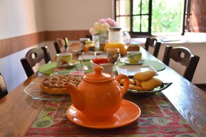 Free daily buffet breakfast
