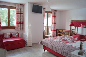 Sängtillbehör av högsta kvalitet, skrivbord, gratis wi-fi och sängkläder