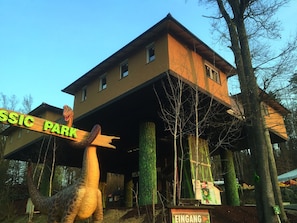Casa de árbol tradicional, 2 habitaciones | 1 habitación, cunas gratuitas, camas extra gratis y wifi gratis
