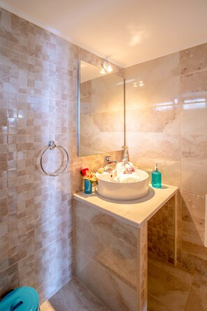 Apartment, 2 Schlafzimmer | Badezimmer