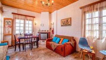 Apartment, 2 Bedrooms | Living area