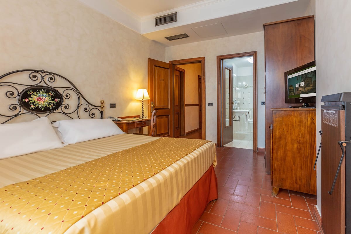 Comfort Room | Cadar kapas Mesir, peralatan tempat tidur premium, gebar bulu kapas