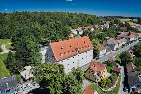 Front of property. Schüttkasten Geras