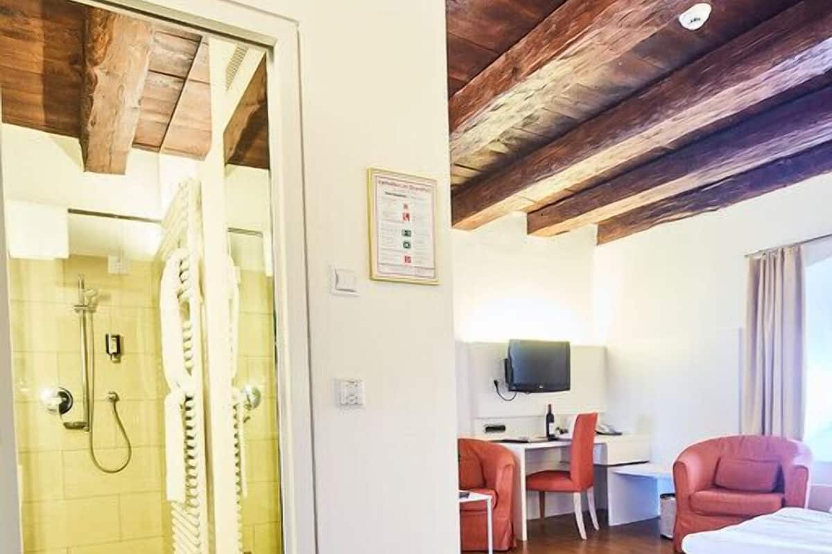 Comfort Tek Büyük Yataklı Oda (Schuettkasten Gross) | Minibar, odada kasa, masa, beşik/çocuk yatağı