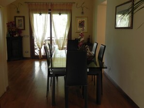 Refrigerador, cafetera/tetera, tetera/pava eléctrica