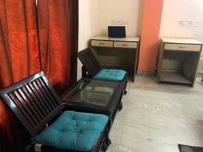 Appartamento Exclusive, 2 camere da letto, fumatori, vista città | Una scrivania, ferro/asse da stiro, Wi-Fi gratuito, lenzuola