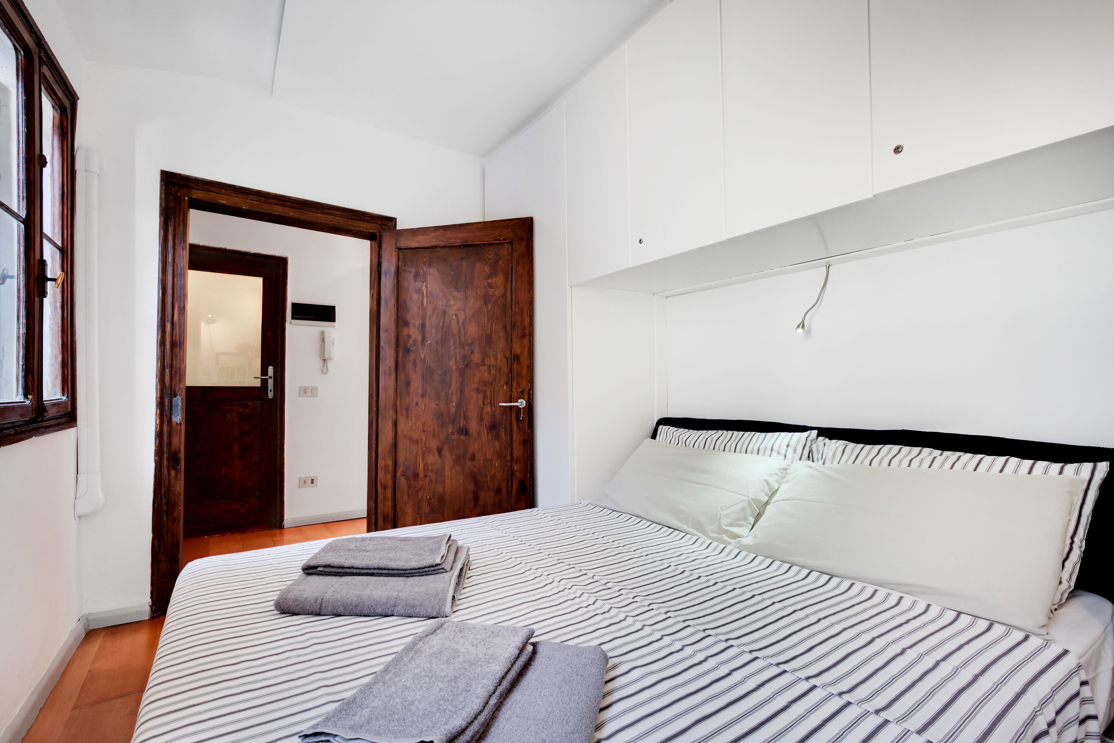 Departamento | 1 habitación, tabla de planchar con plancha, wifi gratis y ropa de cama 