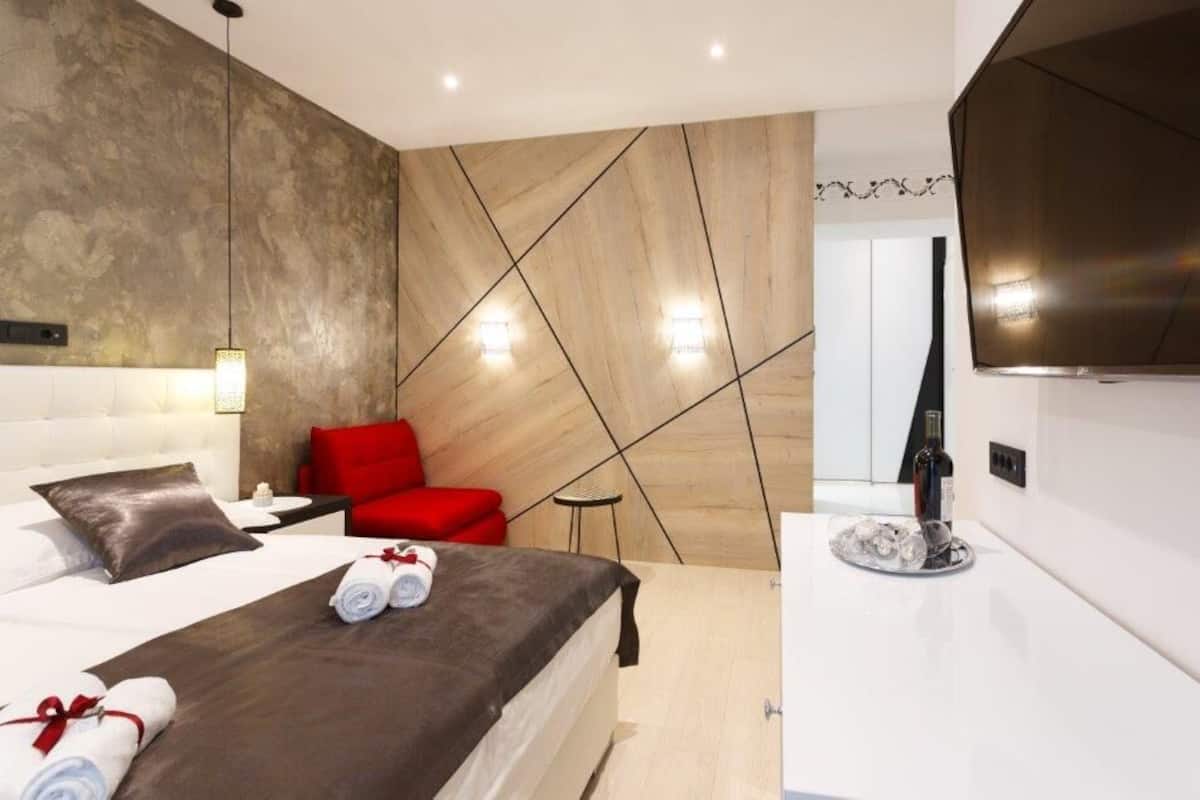 In-room safe, desk, blackout curtains, soundproofing