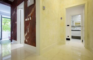 Hallway - Well Of Life Luxury Rooms (Split)