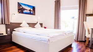 Double Room | In-room safe, blackout drapes, WiFi (free), bed sheets - Hotel Martinihof (Münster)