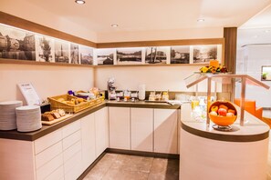 Free daily buffet breakfast - Hotel Martinihof (Münster)