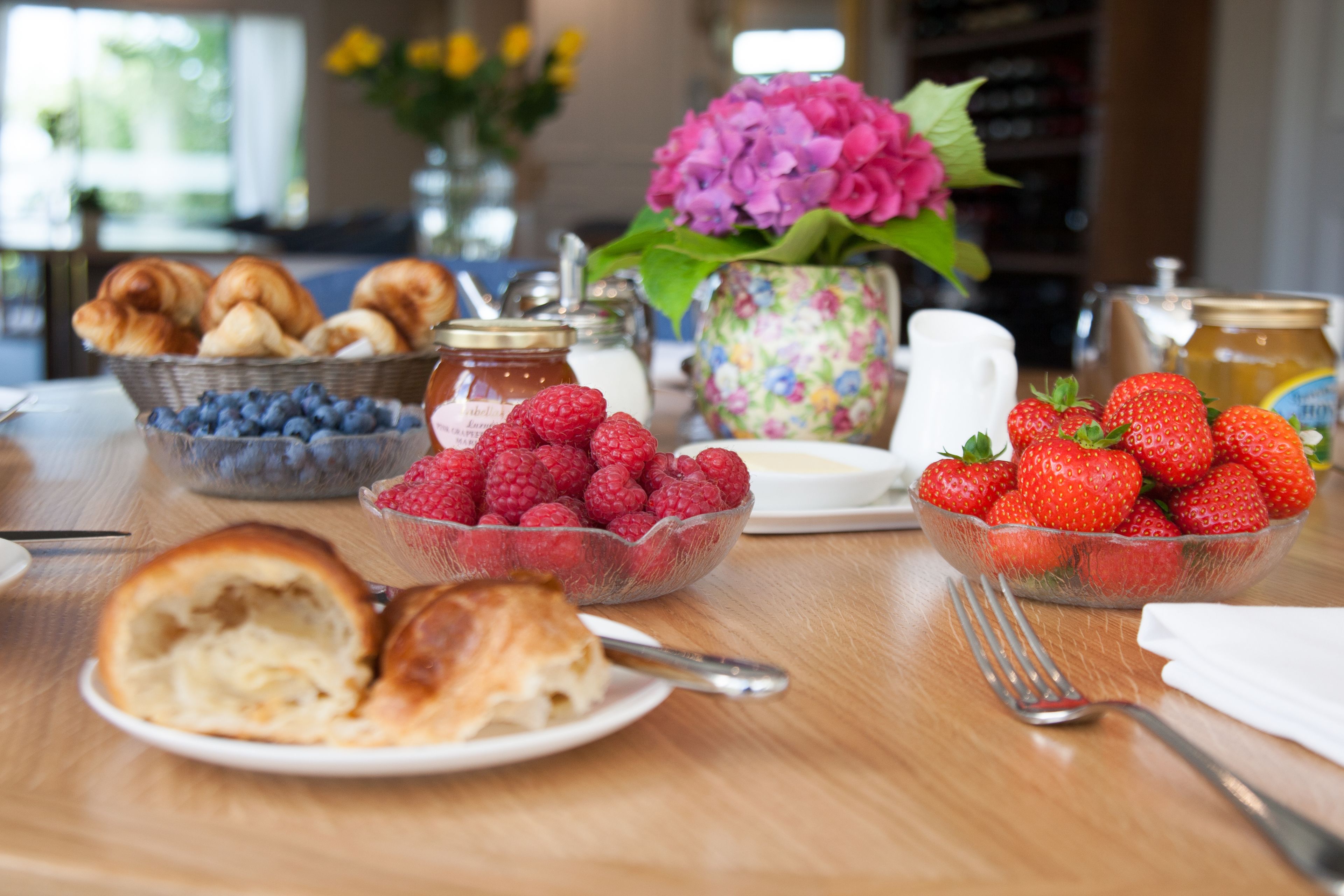 Free daily full breakfast 