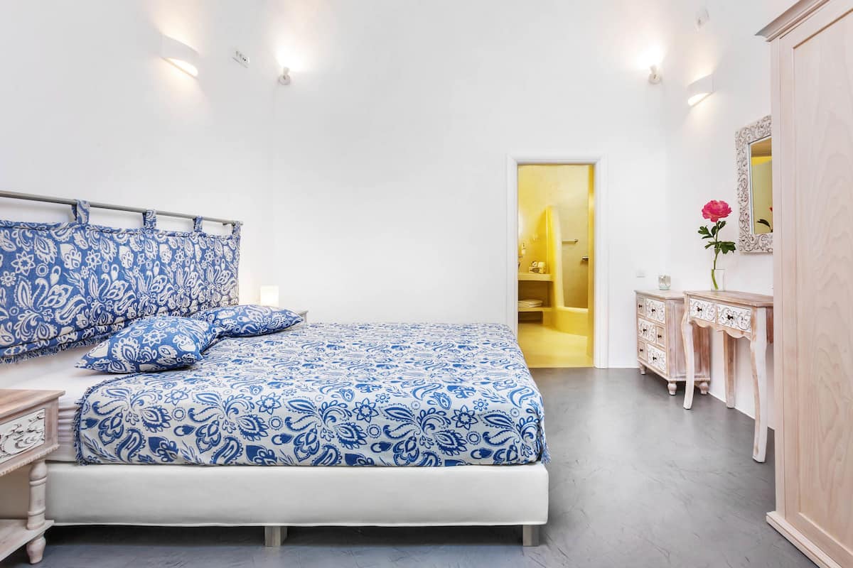 Deluxe Apartment | Individually decorated, individually furnished, iron/ironing board
