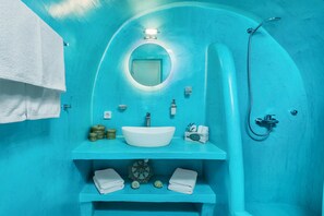 Dusche, kostenlose Toilettenartikel, Haartrockner, HandtĂŒcher