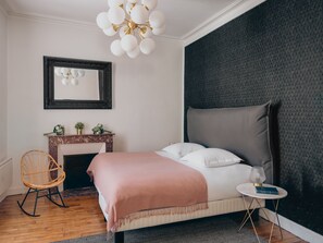 Apartment, 2 Bedrooms | Desk, blackout drapes, soundproofing, free cribs/infant beds - Hôtel Lanjuinais (Rennes)