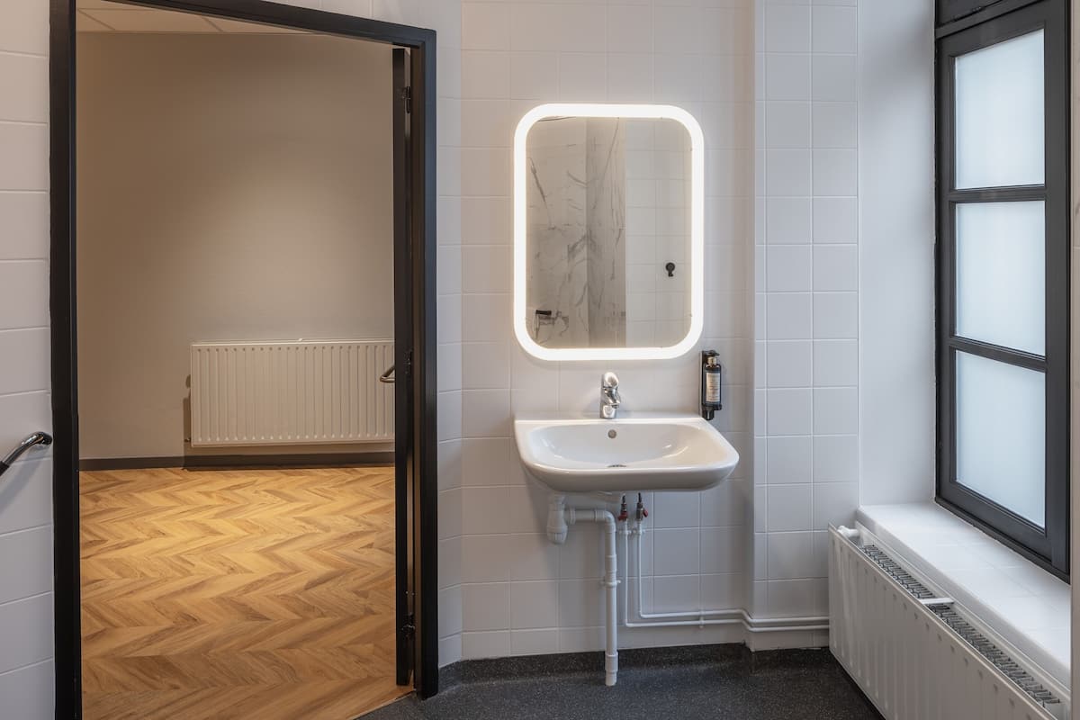 privilege quadruple room | bathroom | free toiletries, towels