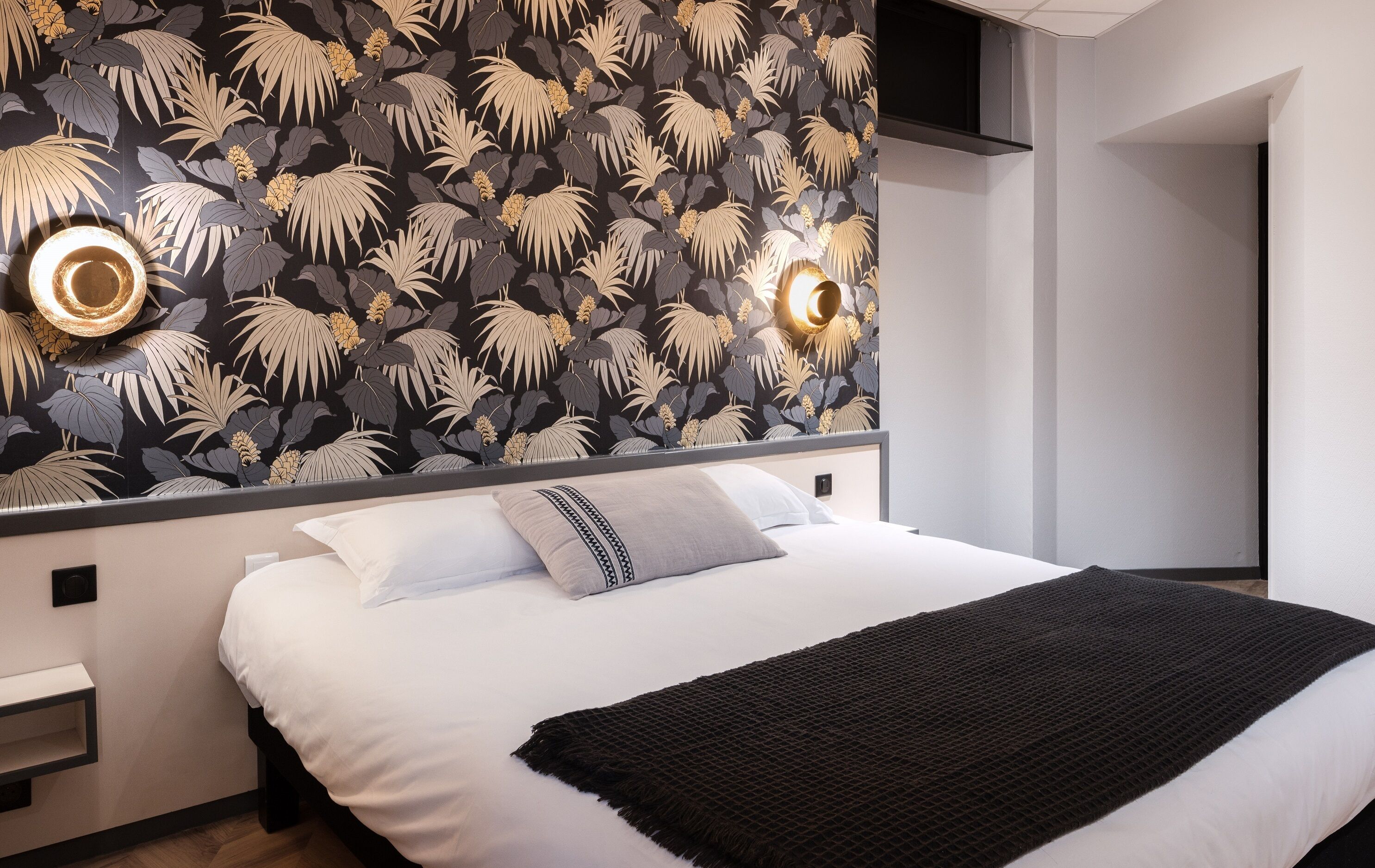 Bureau, rideaux occultants, chambres insonorisées, lits bébé (gratuits)