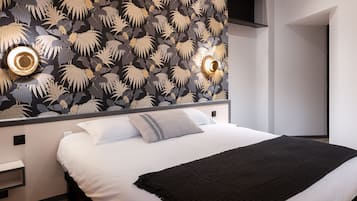 Privilege Quadruple Room | Desk, blackout curtains, soundproofing, free cots/infant beds