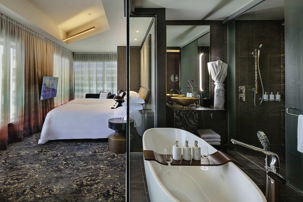 Twin Room, 2 Twin Beds (Collection) | 1 bedroom, premium bedding, minibar, in-room safe
