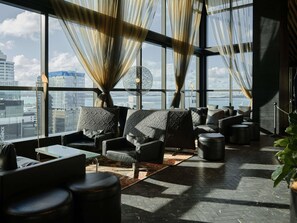 2 개의 바/라운지, 루프탑 바