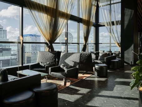 2 bars/lounges, rooftop bar