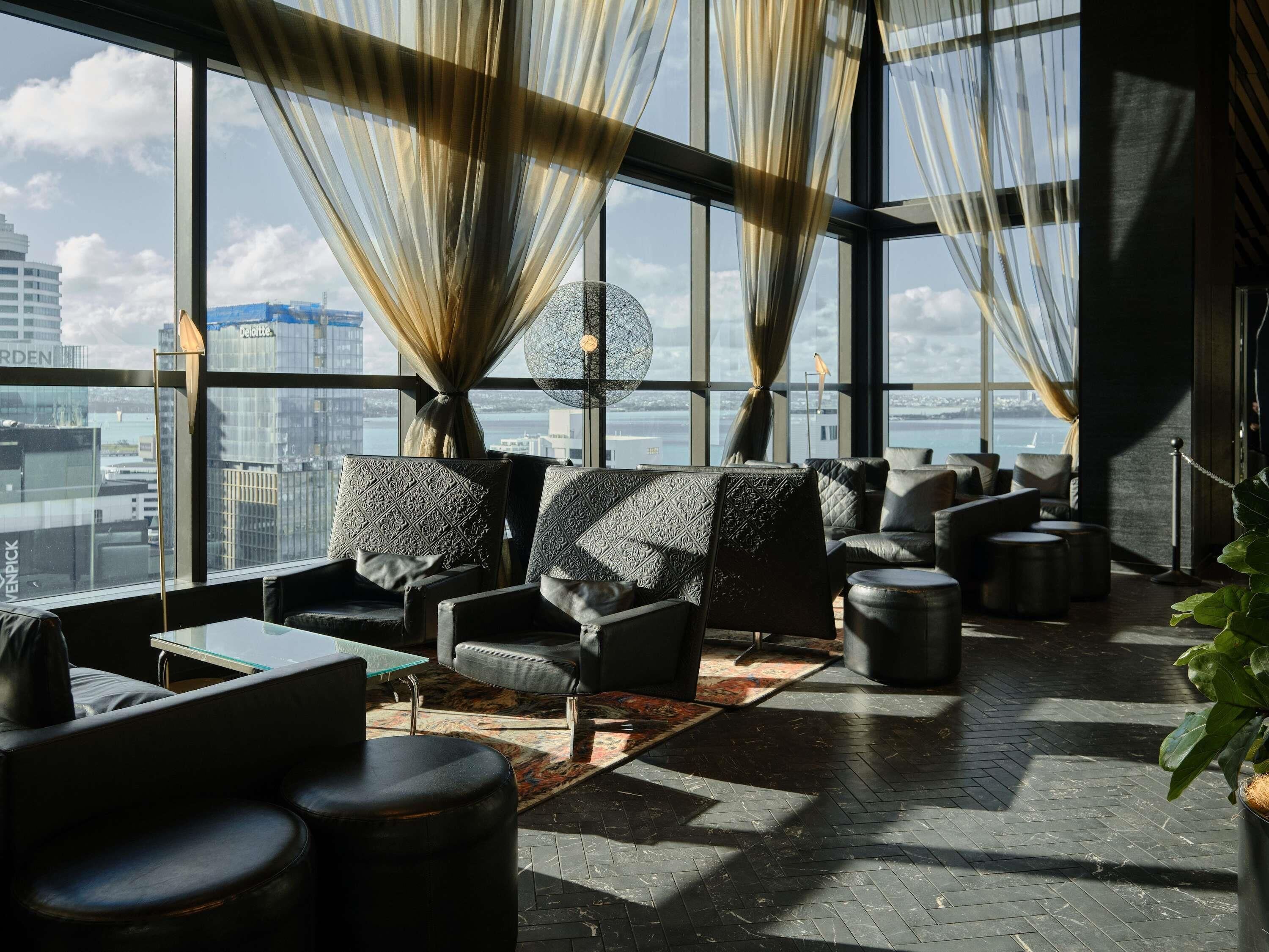 2 bars/lounges, rooftop bar