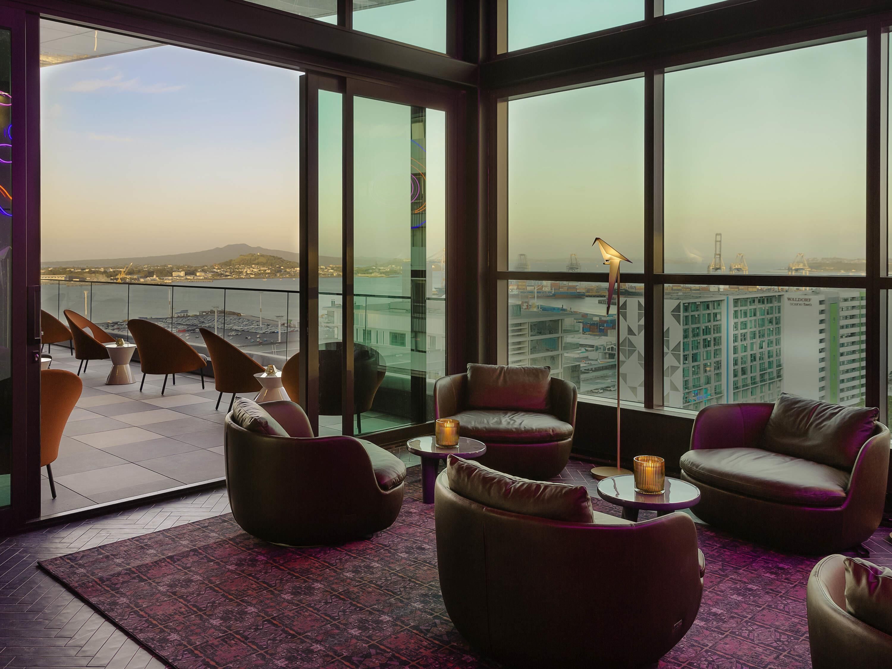 2 bars/lounges, rooftop bar