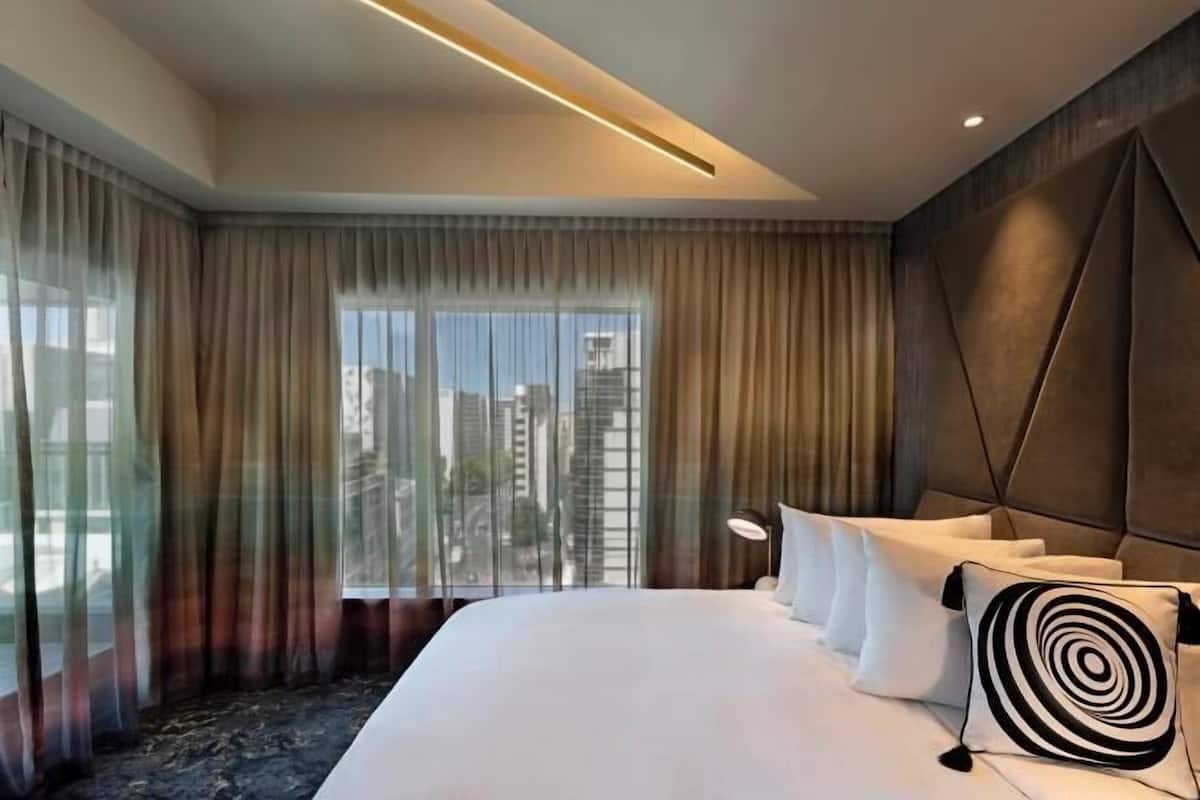 1 bedroom, premium bedding, minibar, in-room safe