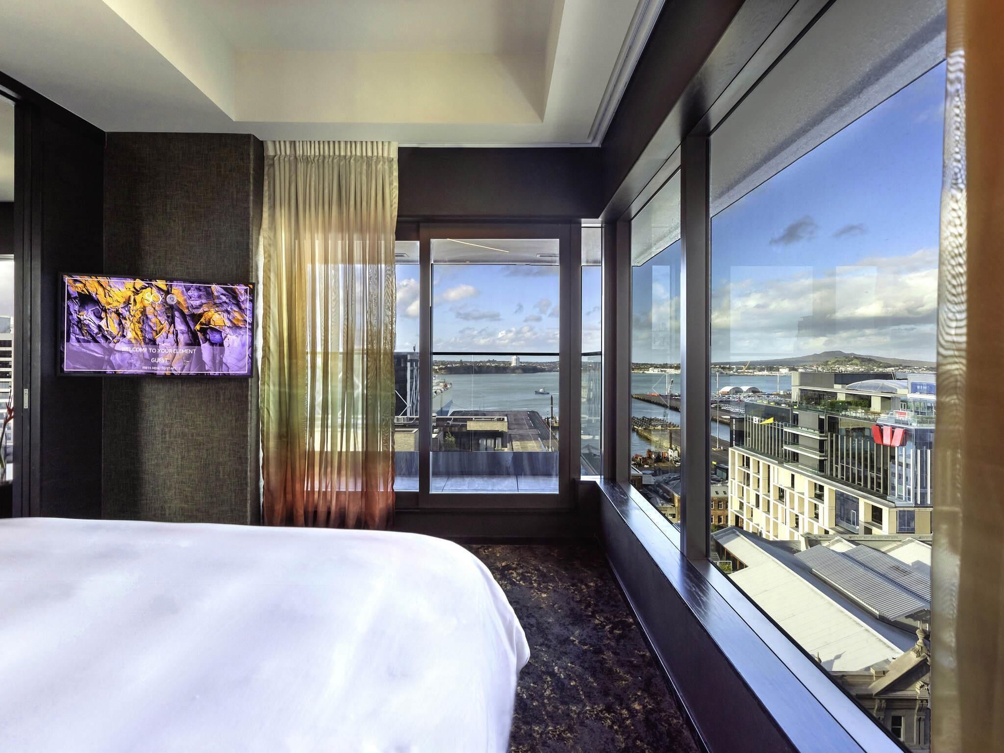 Ropa de cama de alta calidad y minibar 