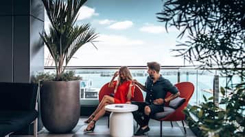 2 bars/lounges, rooftop bar