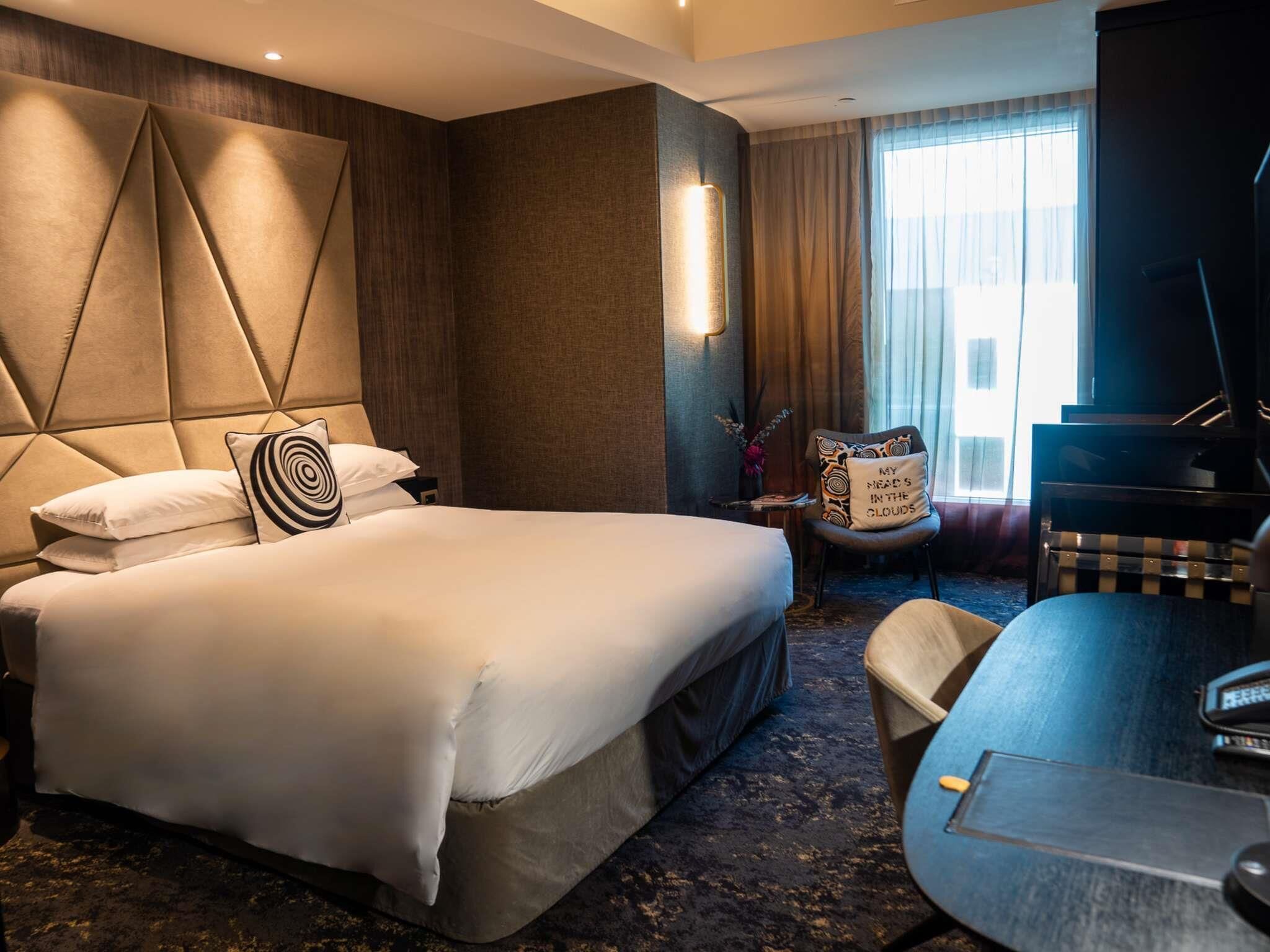 Ropa de cama de alta calidad y minibar 