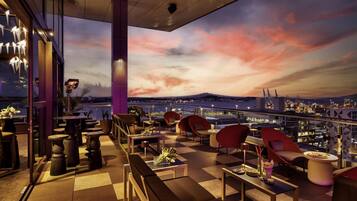 2 barer/lounger och bar på takterrassen