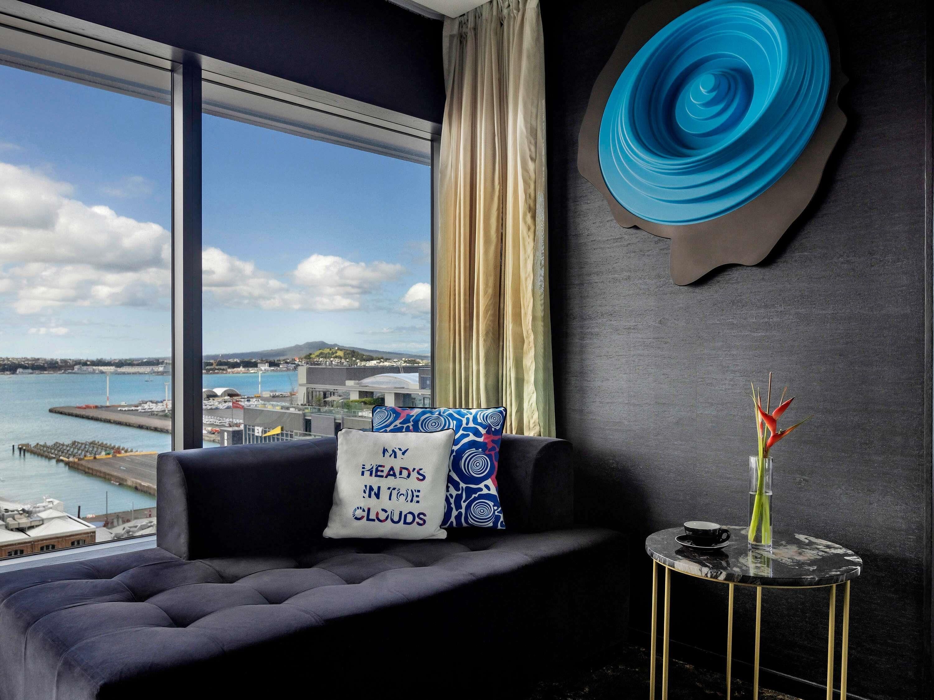 スイート キングベッド 1 台 (Atelier. Club Signature Access) | 高級寝具、ミニバー、セーフティボックス (室内)、デスク