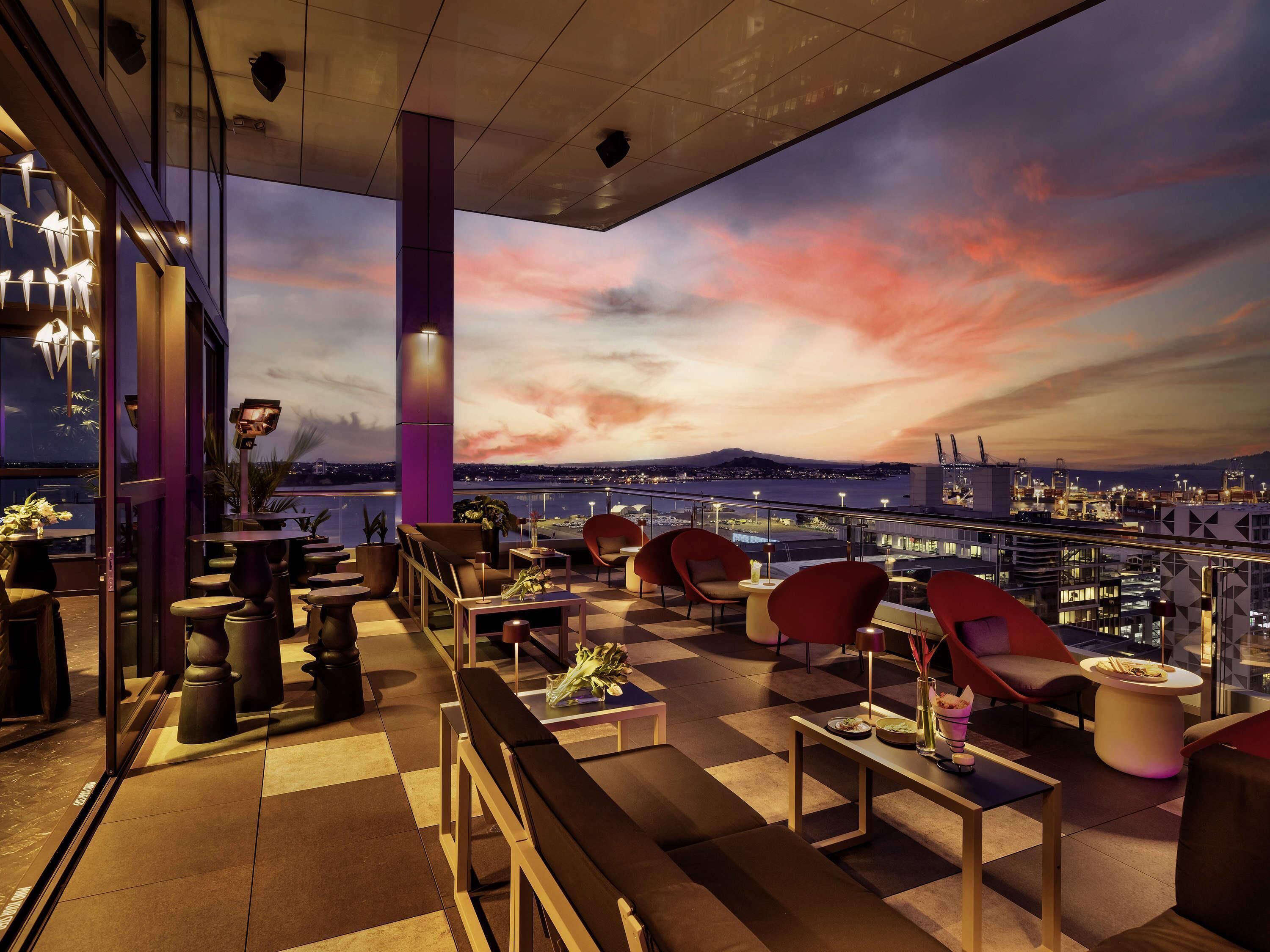 2 bars/lounges, rooftop bar