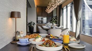 Petit déjeuner buffet (49 NZD par personne)