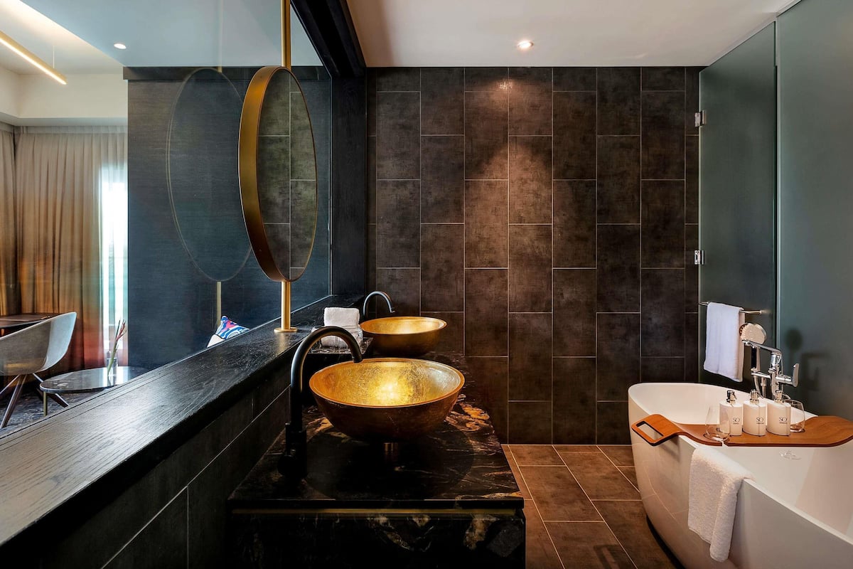1 bedroom, premium bedding, minibar, in-room safe