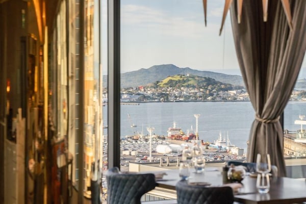 Daily buffet breakfast (NZD 49 per person)