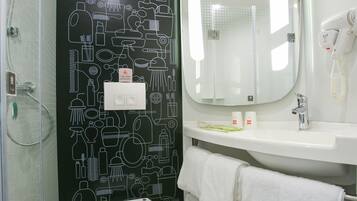 Twin Room | Bathroom | Shower, free toiletries, hair dryer, slippers