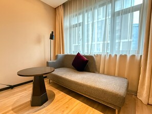 Premium bedding, desk, blackout curtains, soundproofing - Mercure Shanghai Jiuting (Shanghai)