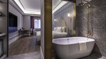 Privilege, Phòng, 1 giường cỡ king | Bộ đồ giường cao cấp, bàn, màn/rèm cản sáng, phòng cách âm