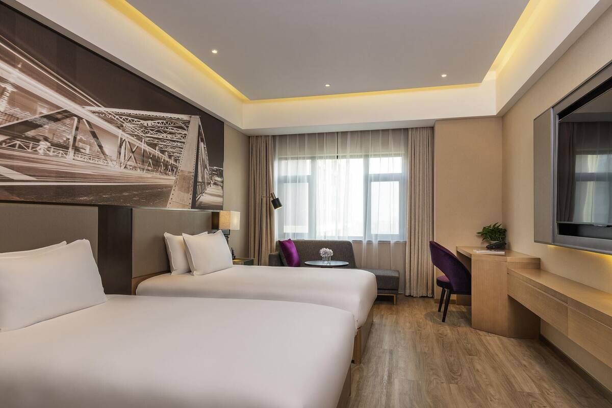 Camera Deluxe, 2 letti singoli | Biancheria da letto di alta qualità, una scrivania, tende oscuranti