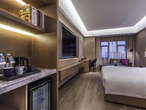 Kamar Superior, 1 Tempat Tidur King | Seprai premium, meja kerja, tirai kedap cahaya, dan kedap suara