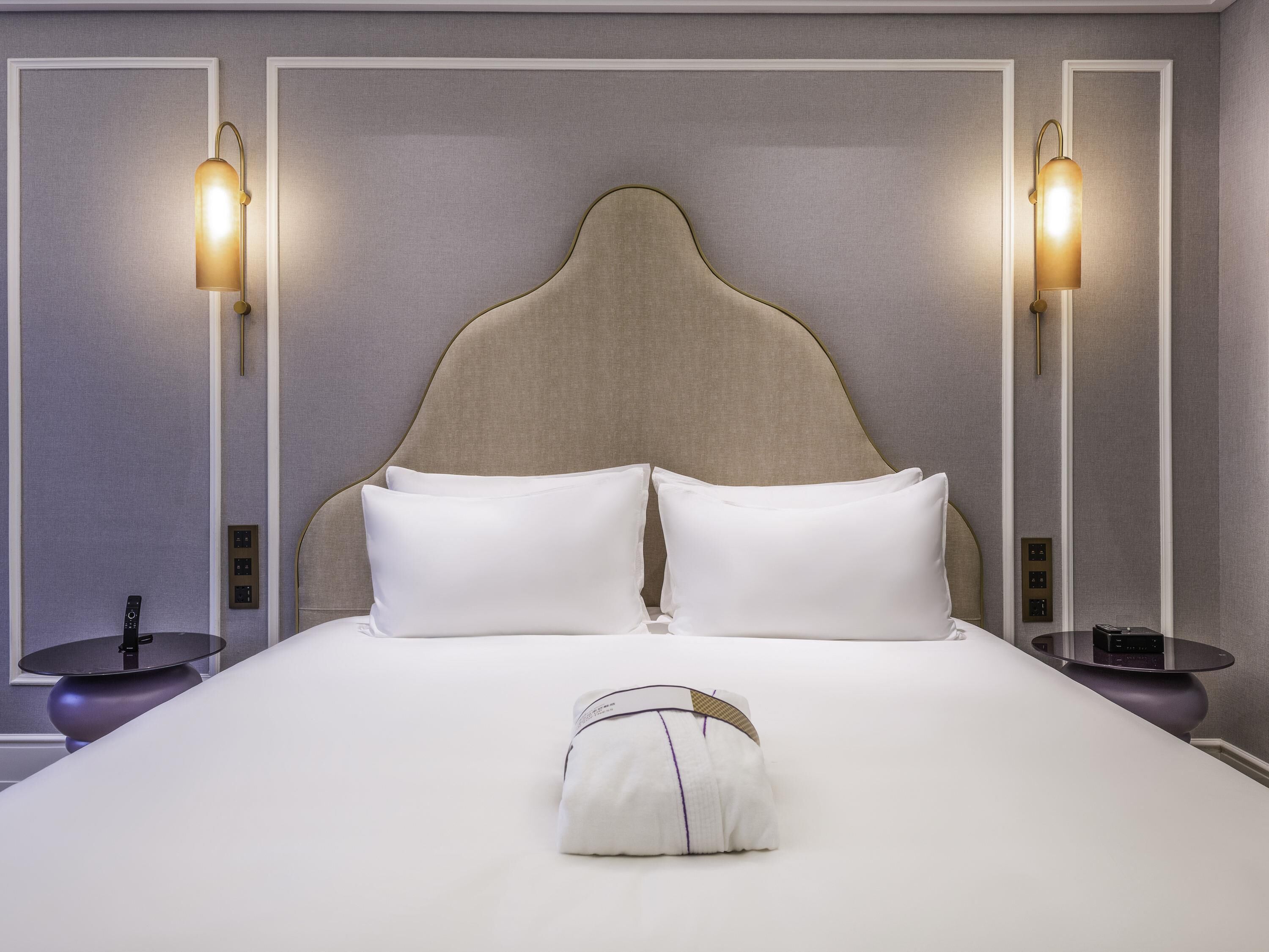 Privilege, Room, 1 King Bed | Premium bedding, desk, blackout curtains, soundproofing