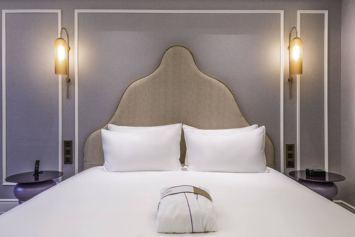 Privilege, Room, 1 King Bed | Premium bedding, desk, blackout curtains, soundproofing