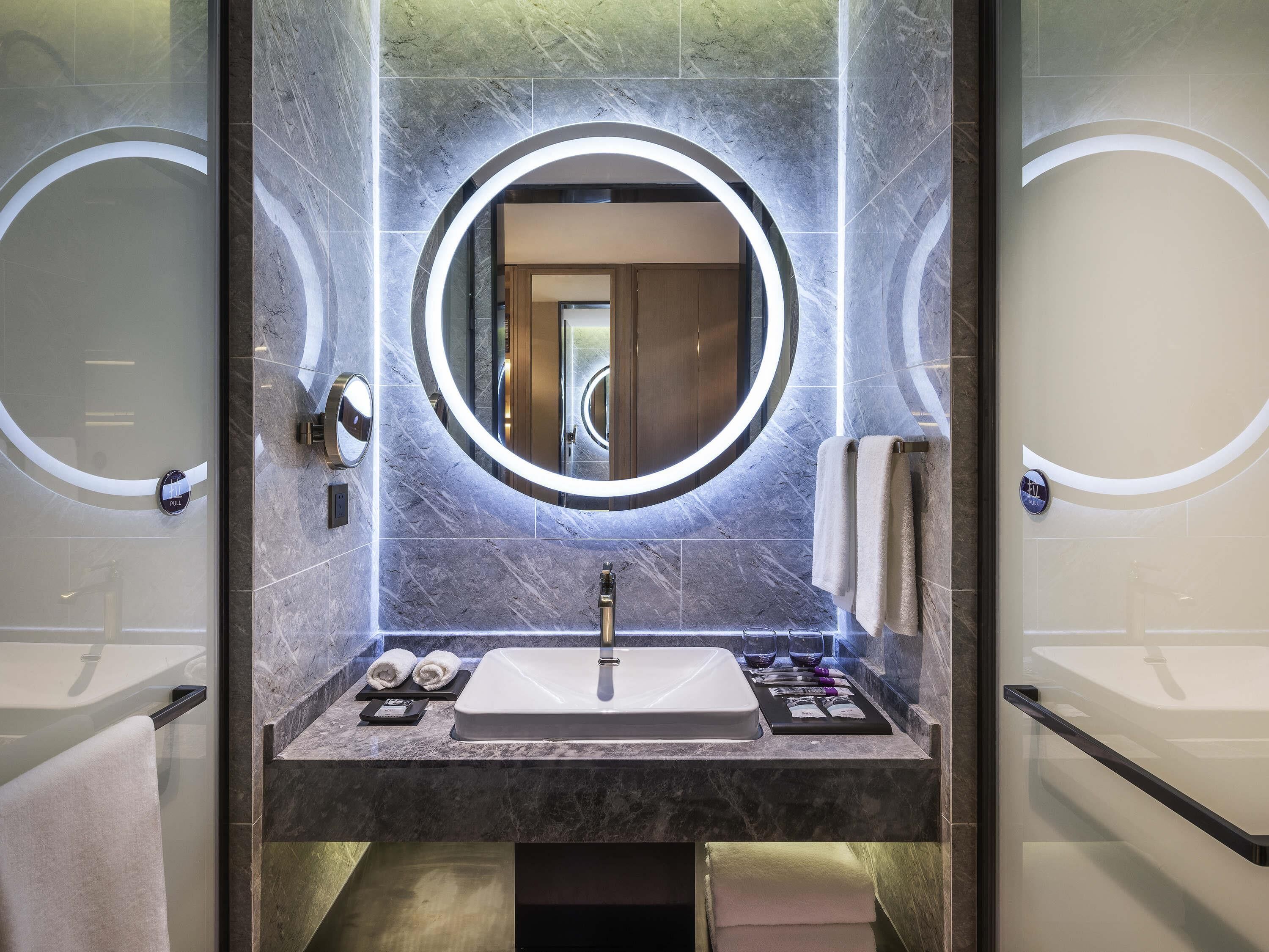 Ropa de cama de alta calidad, escritorio y cortinas blackout 