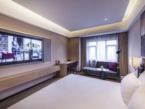Superior Room, 1 King Bed | Premium bedding, desk, blackout drapes, soundproofing - Mercure Shanghai Jiuting (Shanghai)